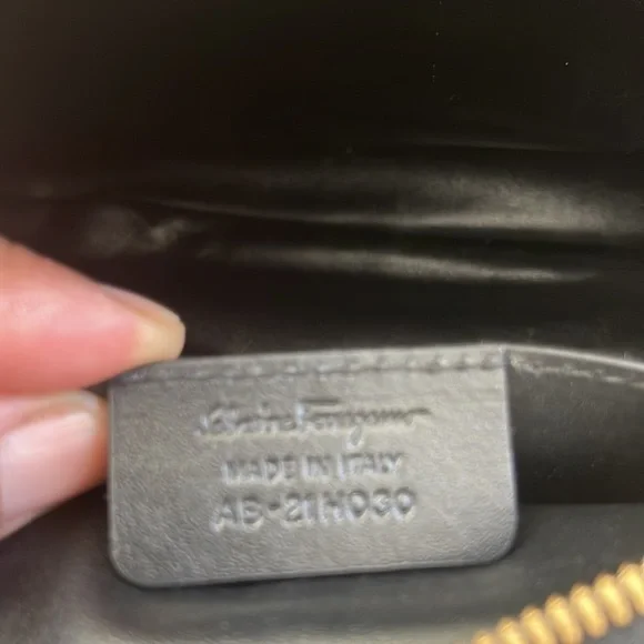 Salvatore Ferragamo Gancino Camera Leather Crossbody bag - Picture 8 of 11